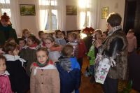 Przedszkolaki z życzeniami świątecznymi u starostów