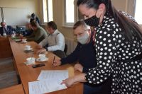 Przekazanie placu pod budowę pełnowymiarowej hali sportowej przy ZS nr 1, podpisanie protokołu