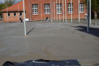 Na boiskach prace "idą pełną parą"