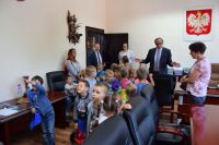 Wizyta dzieci z Przedszkola nr 1 w wągrowieckim starostwie