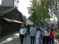 Uczniowie powiatowych szkół zwiedzili Muzeum Auschwitz - Birkenau