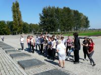 Uczniowie powiatowych szkół zwiedzili Muzeum Auschwitz - Birkenau