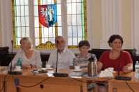 Awanse nauczycieli i akty powierzenia stanowisk dyrektorom w powiatowej oświacie