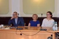 Awanse nauczycieli i akty powierzenia stanowisk dyrektorom w powiatowej oświacie