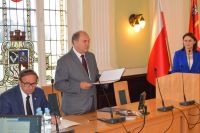 Awanse nauczycieli i akty powierzenia stanowisk dyrektorom w powiatowej oświacie
