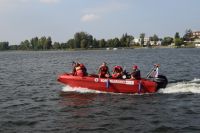 Pokaz specjalistycznej łodzi motorowej WOPR w Wągrowcu