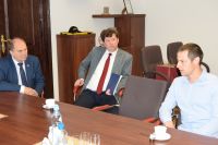 Wicemistrz Polski w podnoszeniu ciężarów z wizytą u Starosty Wągrowieckiego