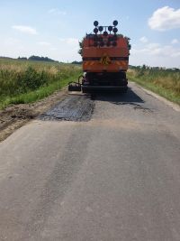 Prace remontowe przy ulicy Piotrkowickiej w Damasławku
