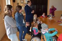 Wizyta grupy "Gwiazdeczek" - sześciolatków z Przedszkola nr 2 im. Marii Konopnickiej w Wągrowcu w Starostwie Powiatowym -...