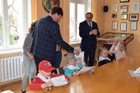 Wizyta grupy "Gwiazdeczek" - sześciolatków z Przedszkola nr 2 im. Marii Konopnickiej w Wągrowcu w Starostwie Powiatowym -...
