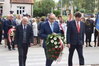 Delegacje złożyły wiązanki pod pomnikiem ofiar wojny przy ul. Kościuszki w Wągrowcu
