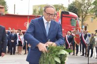 Delegacje złożyły wiązanki pod pomnikiem ofiar wojny przy ul. Kościuszki w Wągrowcu