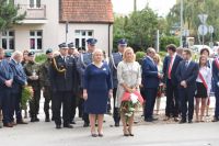 Delegacje złożyły wiązanki pod pomnikiem ofiar wojny przy ul. Kościuszki w Wągrowcu