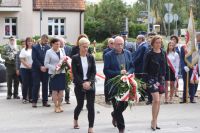 Delegacje złożyły wiązanki pod pomnikiem ofiar wojny przy ul. Kościuszki w Wągrowcu