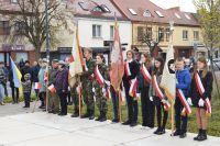 Delegacje złożyły wiązanki pod pomnikiem Powstańców Wielkopolskich przy ul. Kościuszki - relacja zdjęciowa