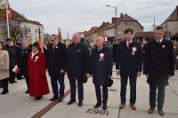 Delegacje złożyły wiązanki pod pomnikiem Powstańców Wielkopolskich przy ul. Kościuszki - relacja zdjęciowa