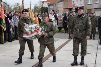 Delegacje złożyły wiązanki pod pomnikiem Powstańców Wielkopolskich przy ul. Kościuszki - relacja zdjęciowa