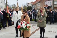 Delegacje złożyły wiązanki pod pomnikiem Powstańców Wielkopolskich przy ul. Kościuszki - relacja zdjęciowa