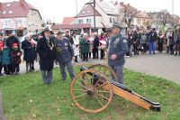 Powiat Wągrowiecki dla Niepodległej - wspólne śpiewanie Mazurka Dąbrowskiego przed Starostwem Powiatowym w Wągrowcu -...