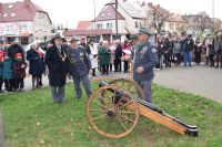 Powiat Wągrowiecki dla Niepodległej - wspólne śpiewanie Mazurka Dąbrowskiego przed Starostwem Powiatowym w Wągrowcu -...