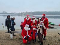 VII edycja "Mikołajów w Kajakach" na plaży miejskiej w Wągrowcu