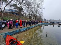 VII edycja "Mikołajów w Kajakach" na plaży miejskiej w Wągrowcu