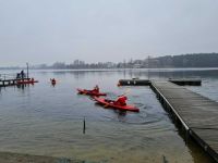 VII edycja "Mikołajów w Kajakach" na plaży miejskiej w Wągrowcu