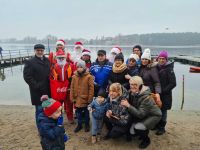 VII edycja "Mikołajów w Kajakach" na plaży miejskiej w Wągrowcu