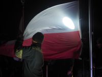 Składanie wiązanek pod pomnikiem Powstańców Wielkopolskich w Wągrowcu przy ul. Kościuszki