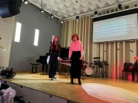 Koncert Noworoczny w PSM, na scenie uczniowie i nauczyciele PSM