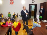 Dzieci z Przedszkola nr 3 w Wągrowcu z wizytą w Starostwie Powiatowym