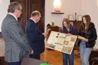 Uczennice Szkoły Podstawowej w Morakowie z wizytą w starostwie