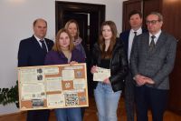 Uczennice Szkoły Podstawowej w Morakowie z wizytą w starostwie