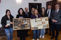 Uczennice Szkoły Podstawowej w Morakowie z wizytą w starostwie