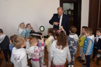Wizyta dzieci z Przedszkola nr 2 w Wągrowcu w Starostwie Powiatowym - relacja zdjęciowa
