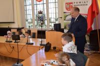 Wizyta dzieci z Przedszkola nr 2 w Wągrowcu w Starostwie Powiatowym - relacja zdjęciowa