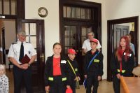 Młodzieżowa Drużyna Pożarnicza z Popowa Kościelnego z wizytą u Starosty Wągrowieckiego
