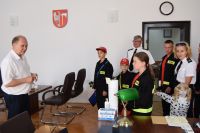 Młodzieżowa Drużyna Pożarnicza z Popowa Kościelnego z wizytą u Starosty Wągrowieckiego