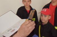 Młodzieżowa Drużyna Pożarnicza z Popowa Kościelnego z wizytą u Starosty Wągrowieckiego