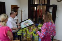 Włodarzy powiatu odwiedziły dzieci z Przedszkola nr 4 w Wągrowcu