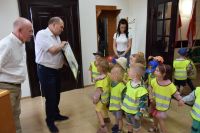 Włodarzy powiatu odwiedziły dzieci z Przedszkola nr 4 w Wągrowcu