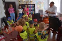 Włodarzy powiatu odwiedziły dzieci z Przedszkola nr 4 w Wągrowcu