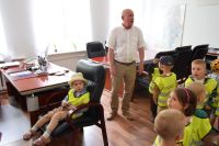 Włodarzy powiatu odwiedziły dzieci z Przedszkola nr 4 w Wągrowcu