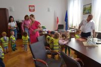 Włodarzy powiatu odwiedziły dzieci z Przedszkola nr 4 w Wągrowcu