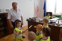 Włodarzy powiatu odwiedziły dzieci z Przedszkola nr 4 w Wągrowcu