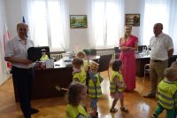 Włodarzy powiatu odwiedziły dzieci z Przedszkola nr 4 w Wągrowcu