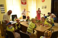 Włodarzy powiatu odwiedziły dzieci z Przedszkola nr 4 w Wągrowcu