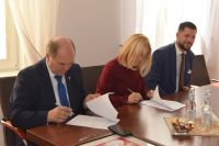 Umowa z wykonawcą na remont drogi w Roszkowie Wągrowieckim podpisana