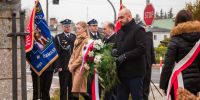 Starosta Wągrowiecki Tomasz Kranc złożył wiązankę w Damasławku, fot. FB Cyprian Wieczorek