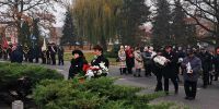 W Gołańczy wiązankę złożyły: Wiceprzewodnicząca Rady Małgorzata Osuch i Członkini Zarządu Izabela Dembska